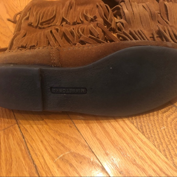 MINNETONKA FRINGE BOOTS - Picture 4 of 6